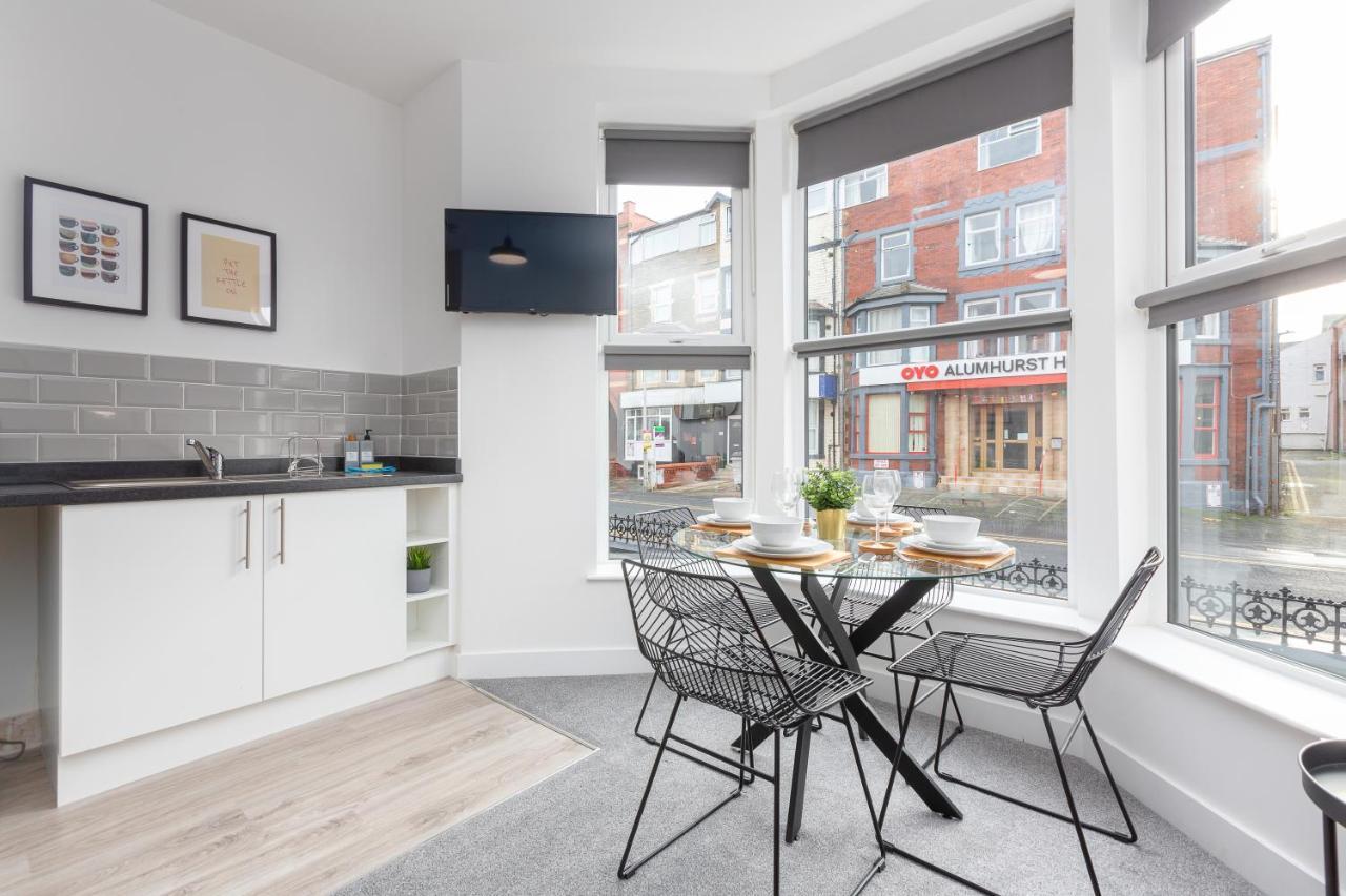 Charles Alexander Short Stay - Charnley House Apartments Blackpool Exterior foto